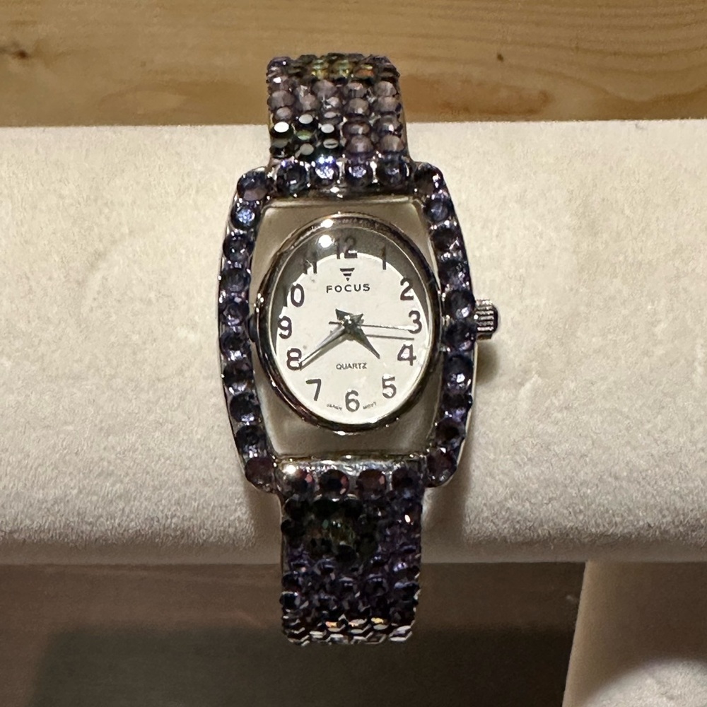Lavender purple crystal Focus Quartz watch.